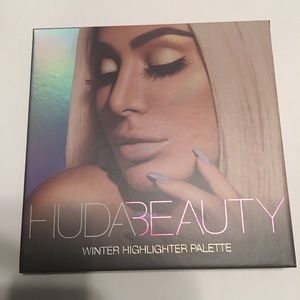 Huda Beauty 3D winter Solstice Highlighter Palette